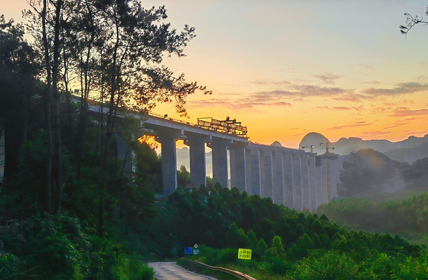 航拍良塘4號高架大橋。張威攝