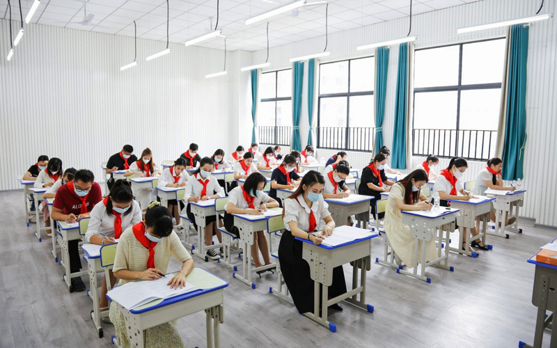 知識測試現(xiàn)場。共青團(tuán)南寧市委供圖