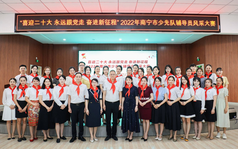 合影留念。共青團(tuán)南寧市委供圖