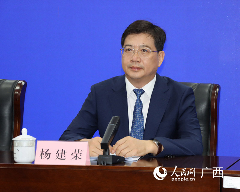 廣西壯族自治區(qū)人民醫(yī)院（廣西醫(yī)學(xué)科學(xué)院）黨委書記楊建榮介紹有關(guān)情況。人民網(wǎng) 付華周攝
