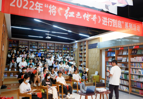 建院師生用影像記憶崢嶸歲月，用歌聲頌揚革命先烈。