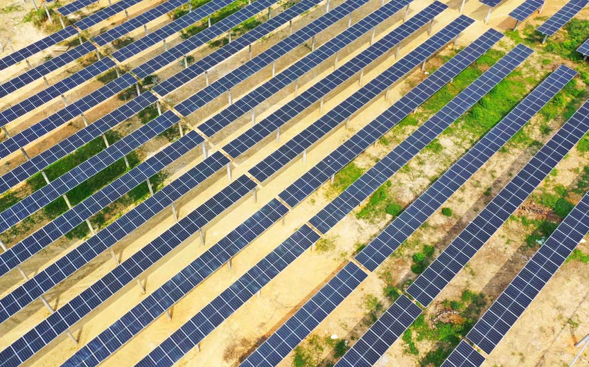 無人機拍攝的柳州融安潭頭鄉(xiāng)光伏發(fā)電項目現(xiàn)場。