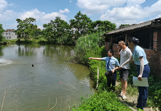 桂林銀行玉林分行工作人員下鄉(xiāng)做貸前考察。鐘潔攝