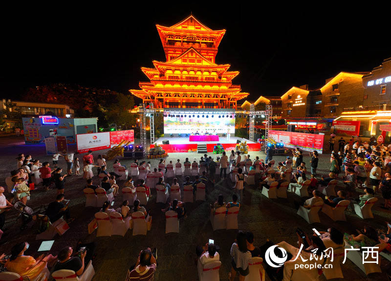 第十屆柳州螺螄粉美食節(jié)活動(dòng)現(xiàn)場(chǎng)。人民網(wǎng) 付華周攝