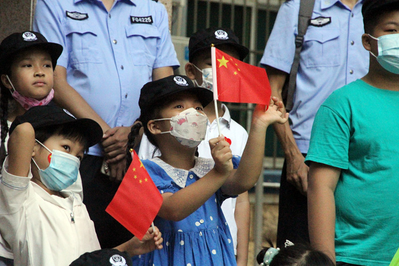 傅熙圓同學(xué)參加“你守護(hù)大家、我守護(hù)小家”警營家屬、萌娃進(jìn)警營活動(dòng)。學(xué)校供圖