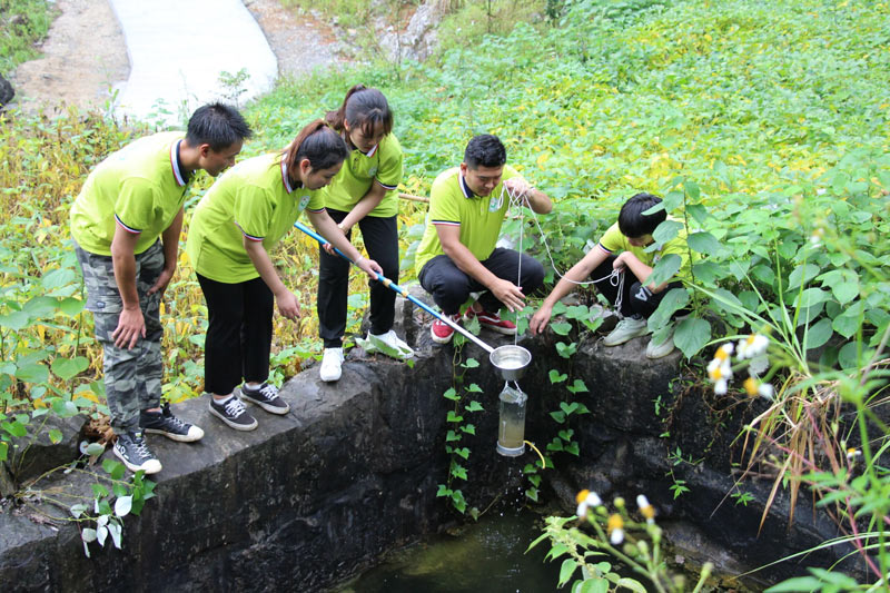 項(xiàng)目水源地實(shí)地考察。
