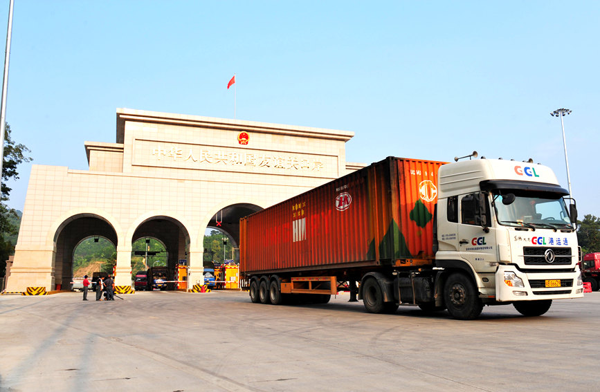 貨車有序進(jìn)入友誼關(guān)口岸。廣西商務(wù)廳供圖