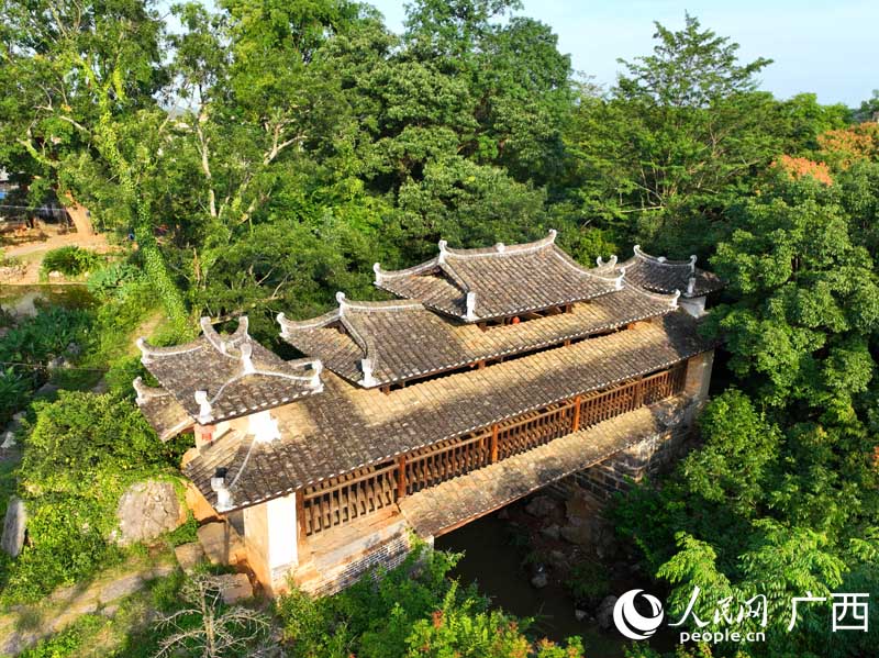 高橋村古風雨橋。人民網(wǎng) 付華周攝