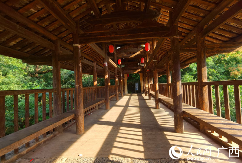 見證歷史歲月的高橋風雨橋。人民網(wǎng) 付華周攝