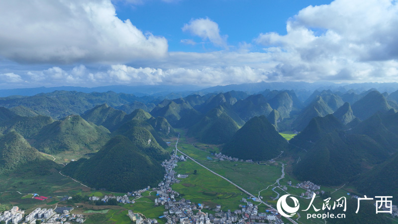 旖旎田園風光。人民網(wǎng) 付華周攝