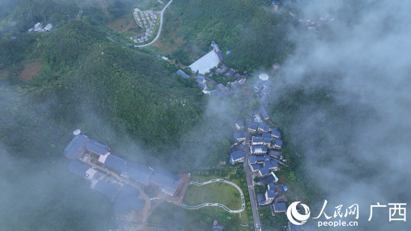 航拍雨后的樂業(yè)村莊。人民網(wǎng) 付華周攝