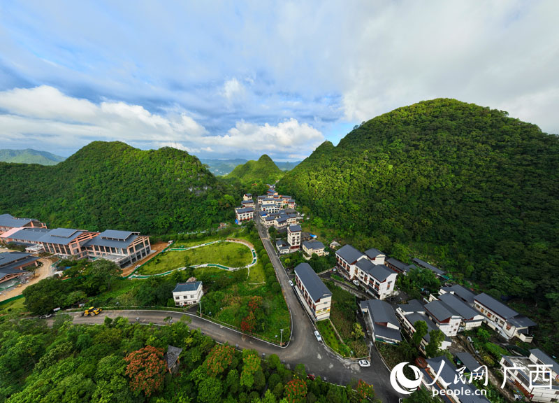 深山中的火賣村。人民網(wǎng) 付華周攝