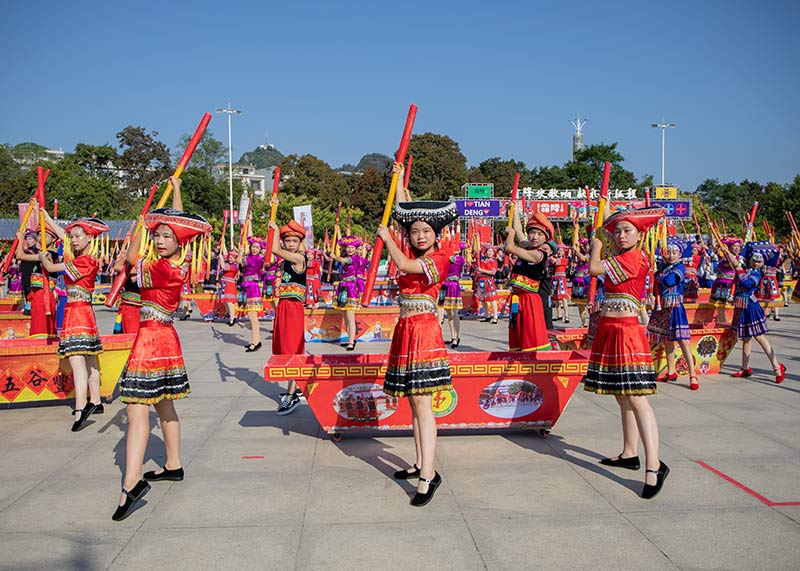 千人打榔舞表演。黃麗華攝