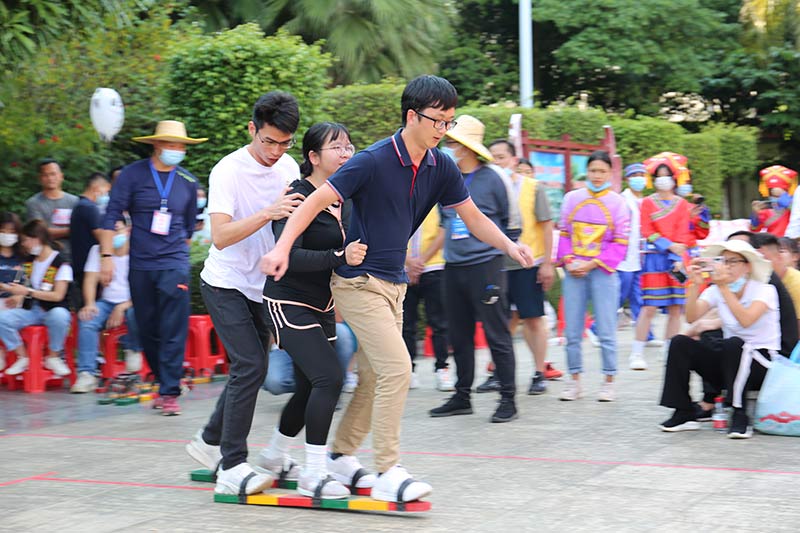 板鞋競速比賽。王耀旭攝
