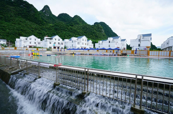 可愛村游泳池。