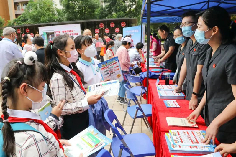 開展“送法進(jìn)萬(wàn)家 家教伴成長(zhǎng)”家庭教育宣傳周主題活動(dòng)