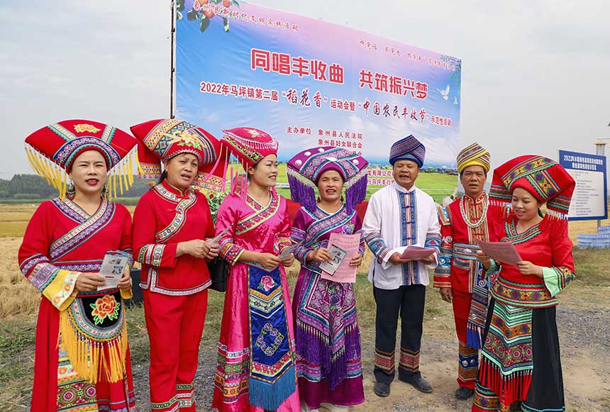 壯歡山歌演唱。盤妮云攝