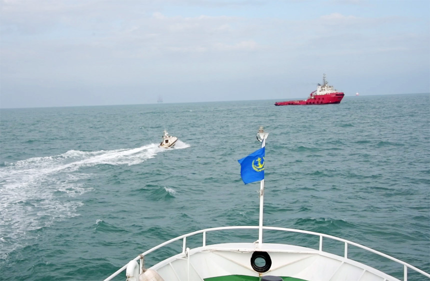 船舶進(jìn)行海上航行引導(dǎo)。