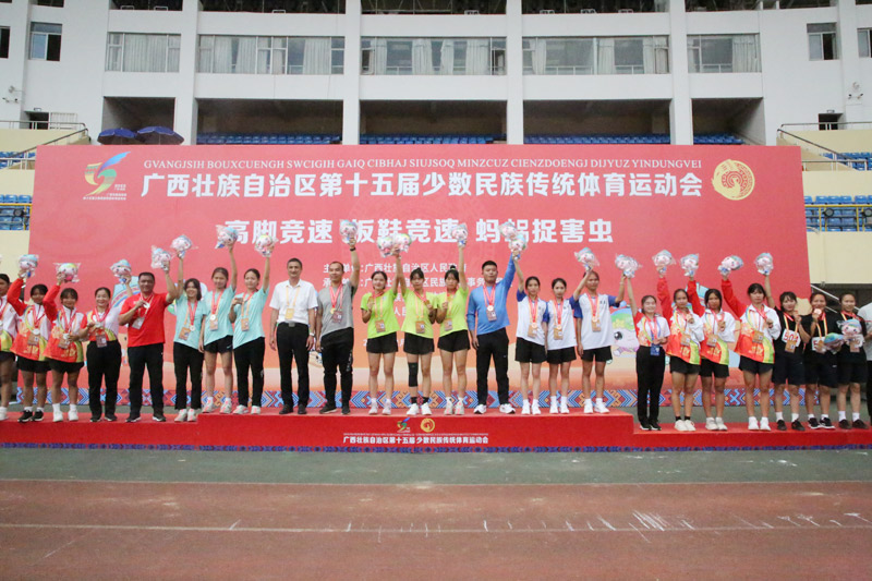 女子60米板鞋競速頒獎儀式現(xiàn)場。潘聚仟攝