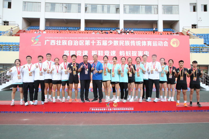 參加第二階段比賽的河池代表團運動員合影。潘聚仟攝