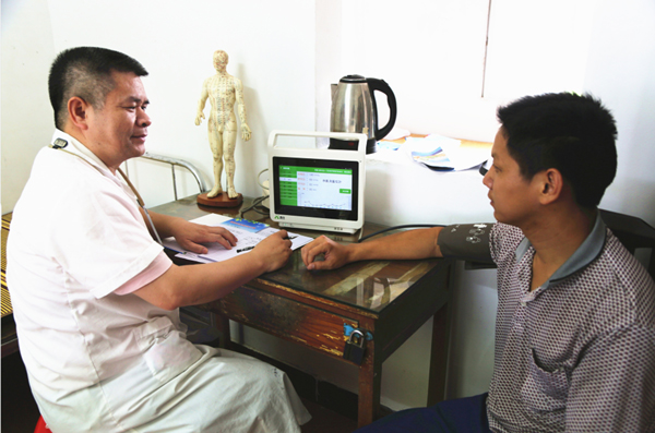 靈山縣三海街道旺圩村衛(wèi)生室開展健康體檢活動