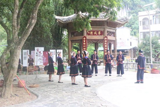 板價屯清風(fēng)亭民族表演相片