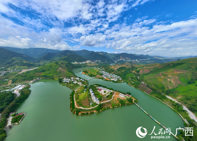 西林縣普合苗族鄉(xiāng)新豐村。人民網(wǎng) 付華周攝