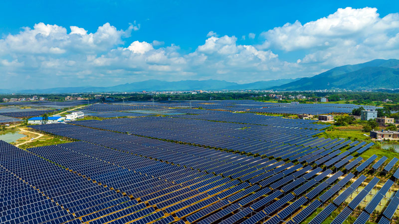 曹良村漁光互補(bǔ)基地。