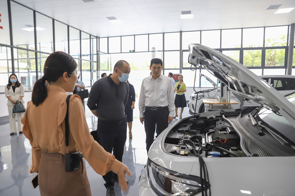 自治區(qū)教育廳組織專家組現(xiàn)場(chǎng)考察學(xué)校專業(yè)建設(shè)情況。廣西機(jī)電職業(yè)技術(shù)學(xué)院供圖