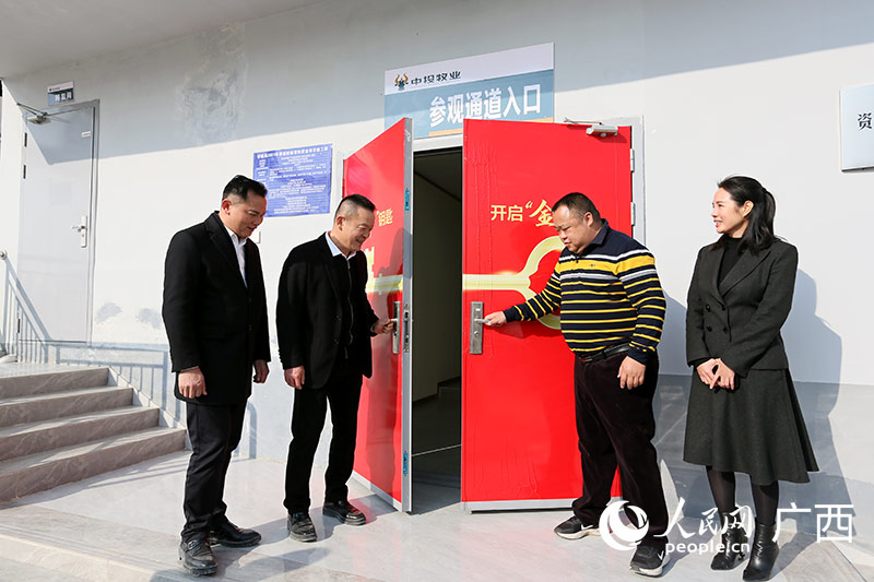  一把“?！辫€匙，開啟“金”大門。人民網(wǎng)記者 嚴立政攝