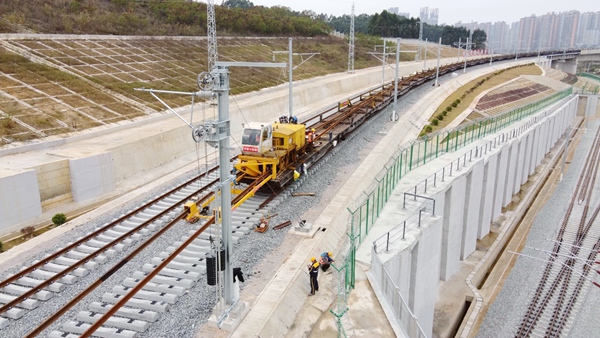 多線鋪軌一體機航拍。林鶴攝