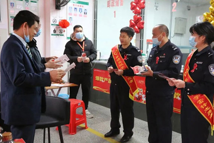 廣西監(jiān)獄系統(tǒng)開展“共抗艾滋 共享健康”主題宣傳活動為做好艾滋病防治工作，廣西監(jiān)獄系統(tǒng)開展“共抗艾滋 共享健康”主題宣傳活動，營造濃厚的宣傳氛圍……【詳細】 