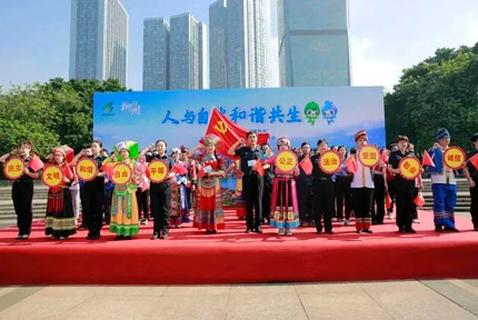 柳州：“以法治助力生態(tài)環(huán)境治理”獲評(píng)全國(guó)法治政府建設(shè)示范項(xiàng)目近年來，柳州市堅(jiān)持依法行政、依法治理、依法保護(hù)，以法律武器治理環(huán)境污染，用法治力量保護(hù)生態(tài)環(huán)境，取得顯著成效?！驹敿?xì)】 