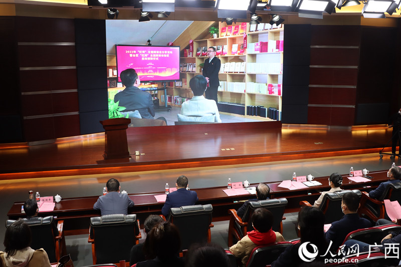 余承君在分會(huì)場(chǎng)分享主題閱讀心得。人民網(wǎng) 覃心攝