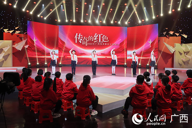 6位“紅領巾”宣講員代表來到了現(xiàn)場。人民網(wǎng) 覃心攝