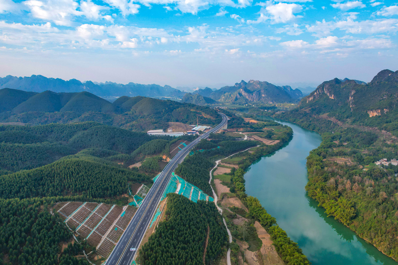 路基、路面。中交一公局四公司供圖