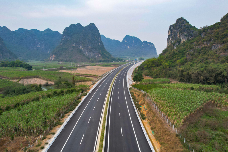 路基、路面。中交一公局四公司供圖