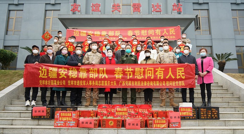 “兵媽媽”到部隊慰問。王林?jǐn)z