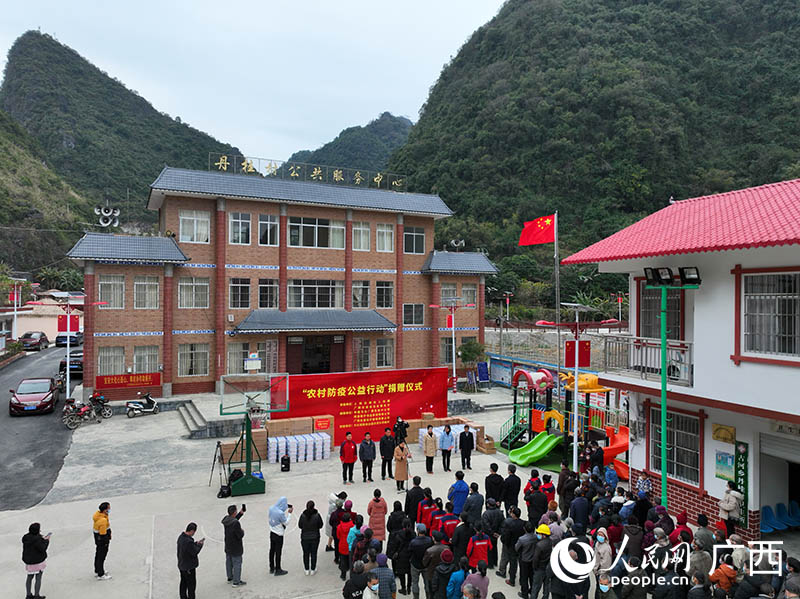 “農(nóng)村防疫公益行動”捐贈儀式現(xiàn)場。人民網(wǎng) 付華周攝