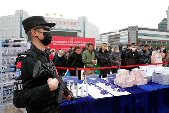 繳獲的贓物展示。蔣田攝