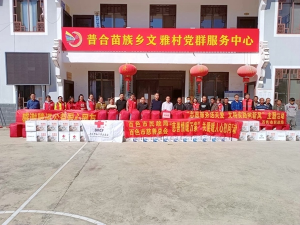 合影。黃燕群攝