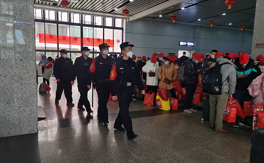 返粵務(wù)工專用候車室。梁蔭發(fā)攝