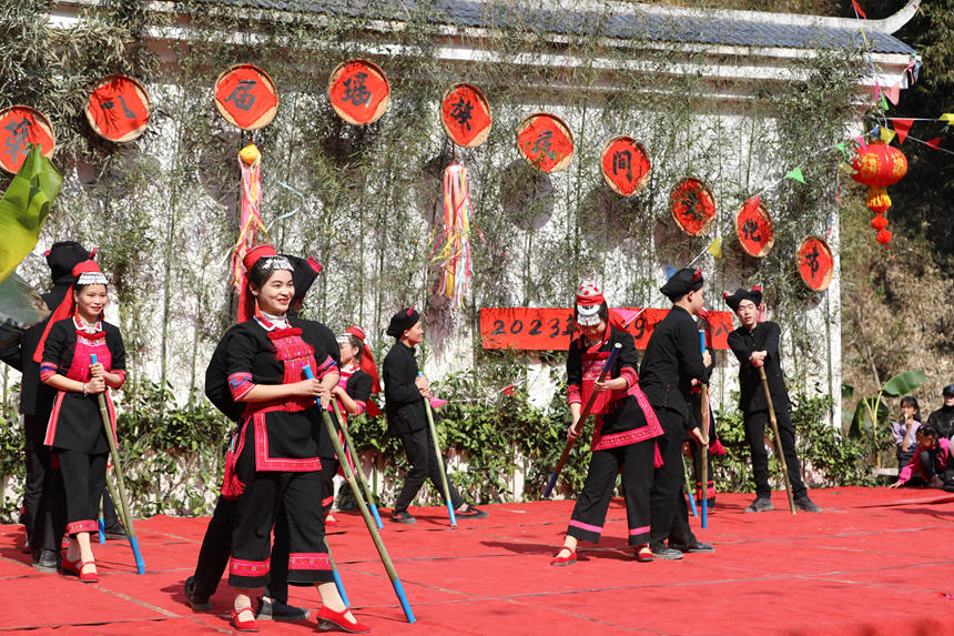 特色民俗表演。