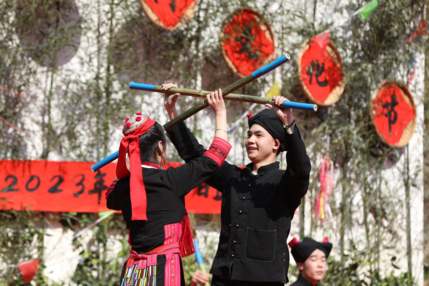 特色民俗表演。