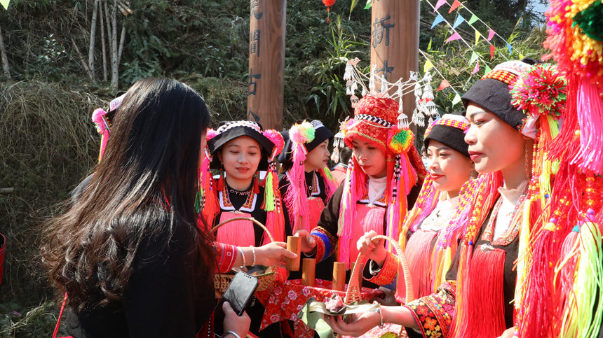 給游客品嘗地方特色美食。