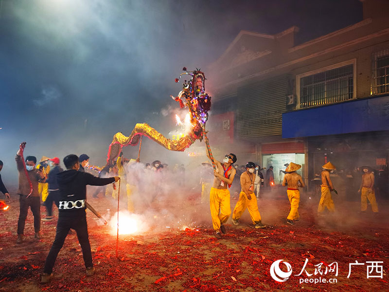 2023年賓陽民間舞炮龍活動現(xiàn)場。人民網(wǎng) 付華周攝