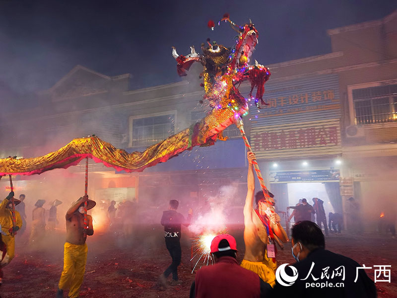 2023年賓陽民間舞炮龍活動現(xiàn)場。人民網(wǎng) 付華周攝