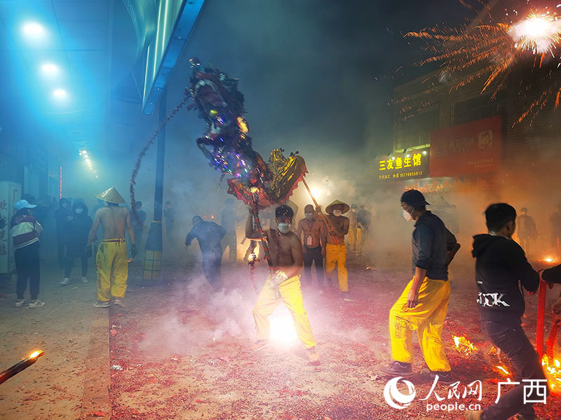 2023年賓陽舞炮龍活動現(xiàn)場。 付華周攝
