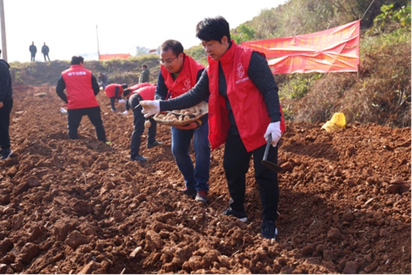 良慶區(qū)2023年“啟春耕·穩(wěn)糧食·促振興”活動現(xiàn)場。良慶區(qū)委宣傳部供圖