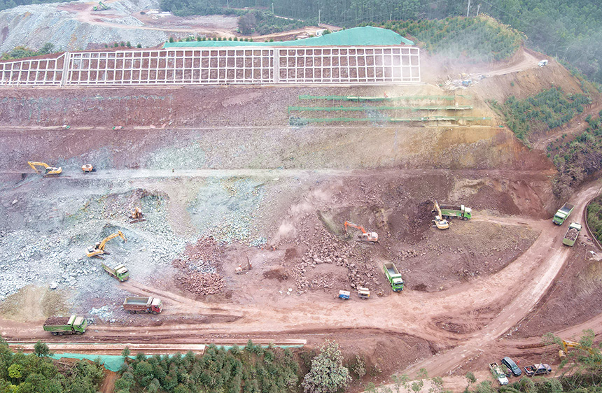 上峒高速2號(hào)箱梁預(yù)制場(chǎng)施工現(xiàn)場(chǎng)。